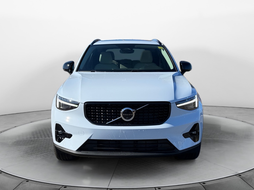 YV4L12UC5T2743141 2026 Volvo XC40 B5 Plus