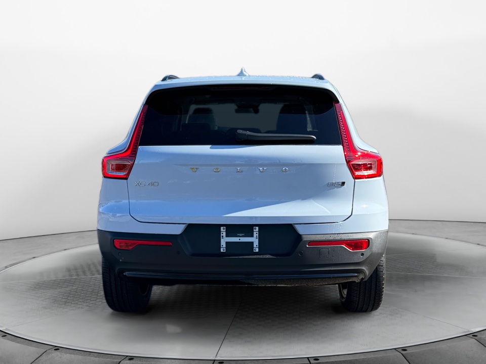 YV4L12UC5T2743141 2026 Volvo XC40 B5 Plus