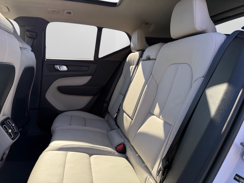 YV4L12UC5T2743141 2026 Volvo XC40 B5 Plus