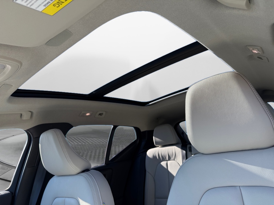 YV4L12UC5T2743141 2026 Volvo XC40 B5 Plus