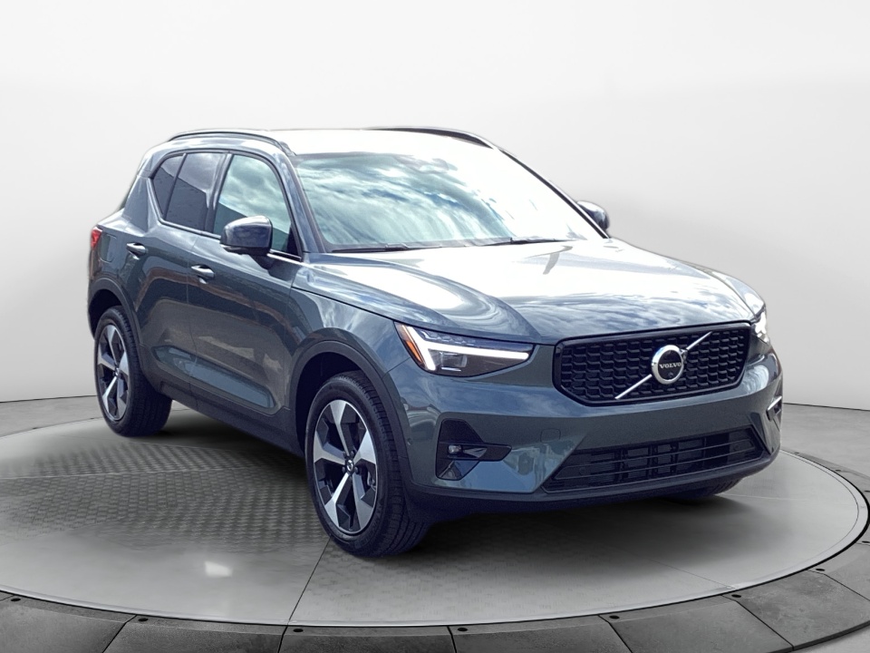 new 2026 Volvo XC40 Plus, B5 AWD Gas (mild hybrid), Dark