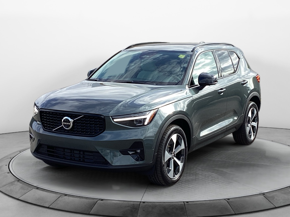 2026 Volvo XC40 Plus, B5 AWD Gas (mild hybrid), Dark