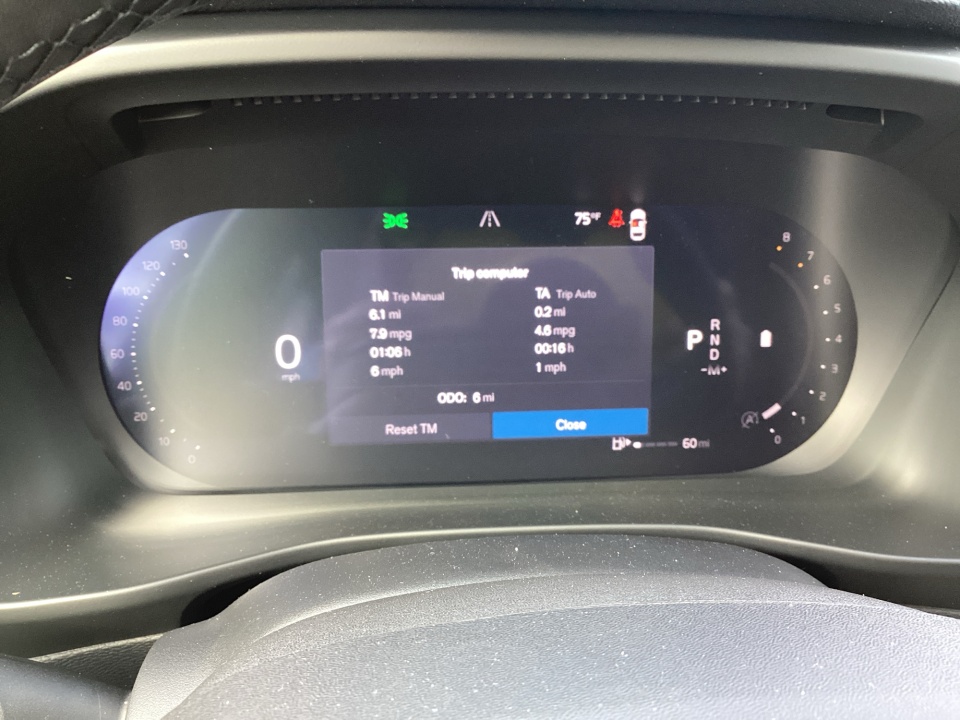 YV4L12UC5T2779427 2026 Volvo XC40 Plus, B5 AWD Gas (mild hybrid), Dark