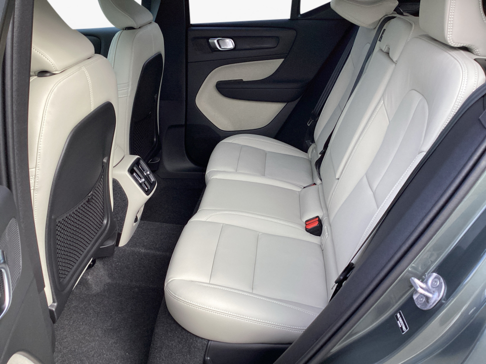 YV4L12UC5T2779427 2026 Volvo XC40 Plus, B5 AWD Gas (mild hybrid), Dark