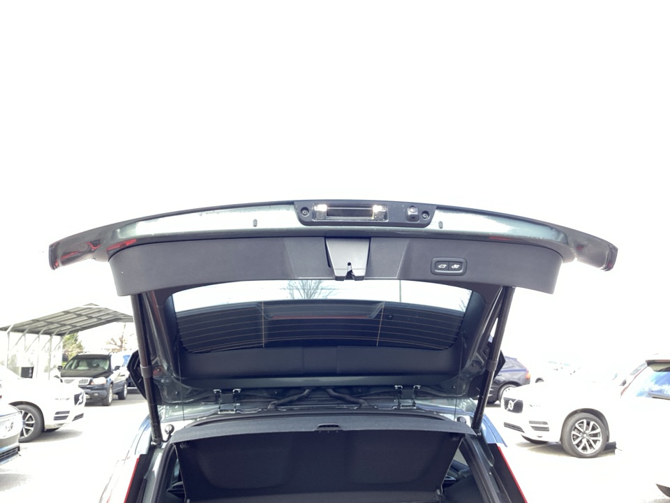 YV4L12UC5T2779427 2026 Volvo XC40 Plus, B5 AWD Gas (mild hybrid), Dark