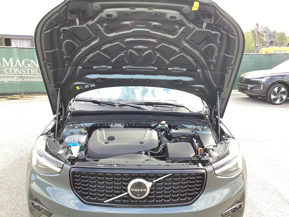 YV4L12UC5T2779427 2026 Volvo XC40 Plus, B5 AWD Gas (mild hybrid), Dark