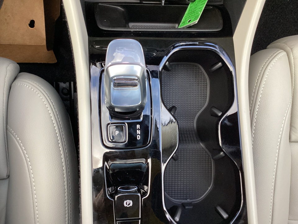 YV4L12UC5T2779427 2026 Volvo XC40 Plus, B5 AWD Gas (mild hybrid), Dark