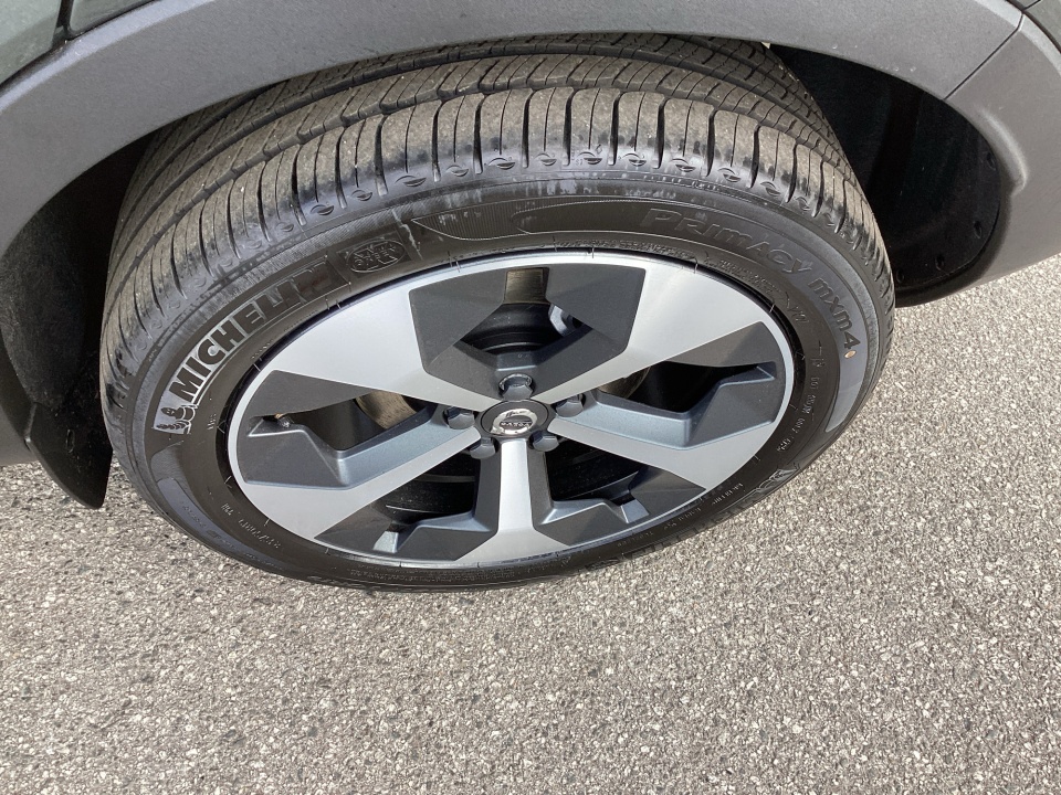 YV4L12UC5T2779427 2026 Volvo XC40 Plus, B5 AWD Gas (mild hybrid), Dark