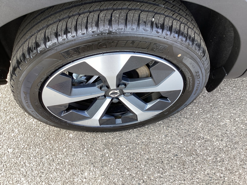 YV4L12UC5T2779427 2026 Volvo XC40 Plus, B5 AWD Gas (mild hybrid), Dark