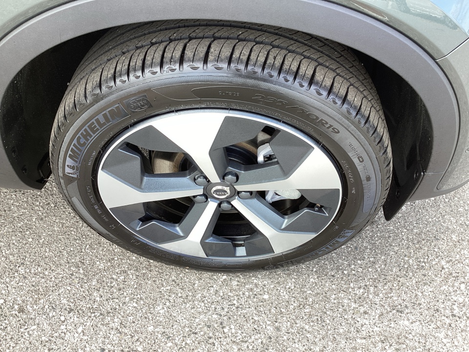 YV4L12UC5T2779427 2026 Volvo XC40 Plus, B5 AWD Gas (mild hybrid), Dark