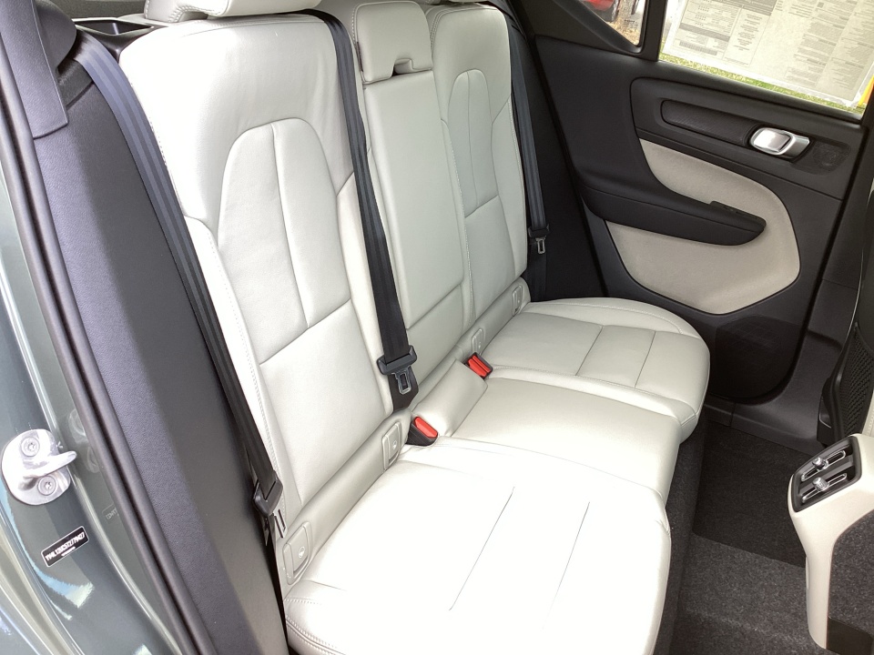 YV4L12UC5T2779427 2026 Volvo XC40 Plus, B5 AWD Gas (mild hybrid), Dark