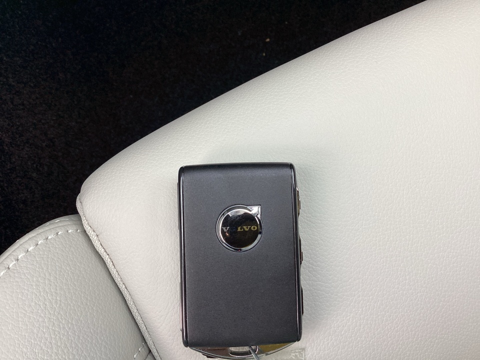 YV4L12UC5T2779427 2026 Volvo XC40 Plus, B5 AWD Gas (mild hybrid), Dark