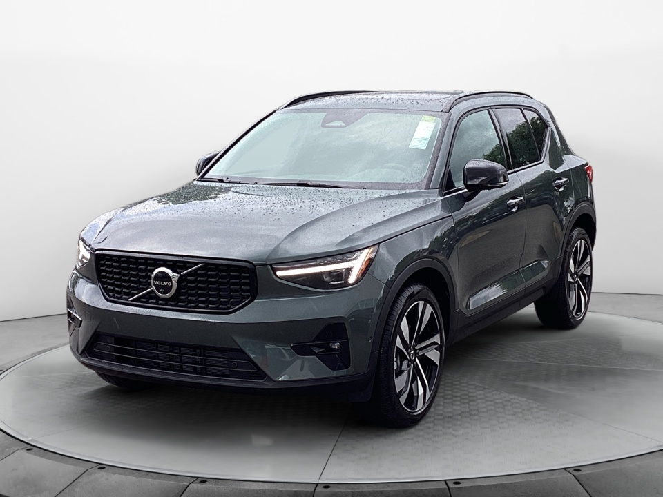 2026 Volvo XC40 Plus, B5 AWD Gas (mild hybrid), Dark