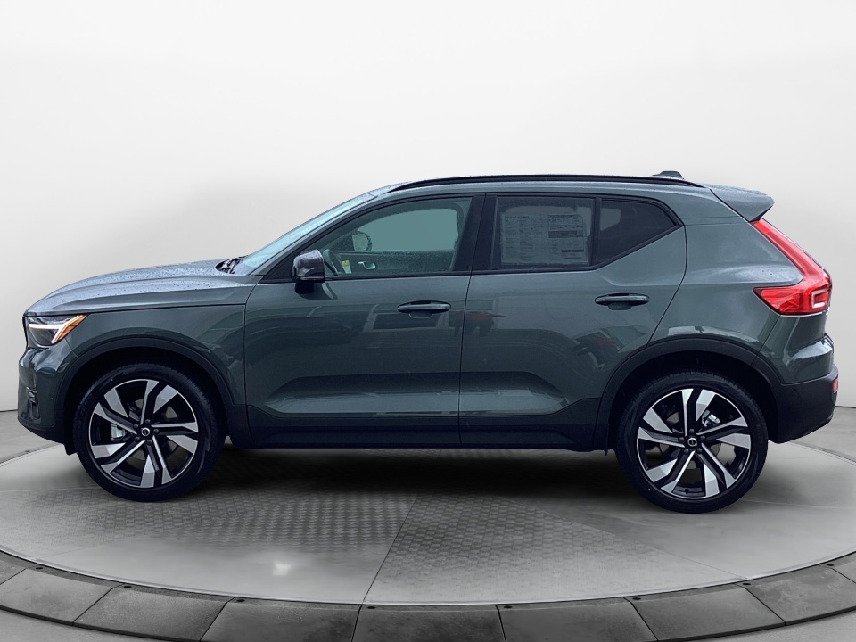 YV4L12UC5T2816637 2026 Volvo XC40 Plus, B5 AWD Gas (mild hybrid), Dark