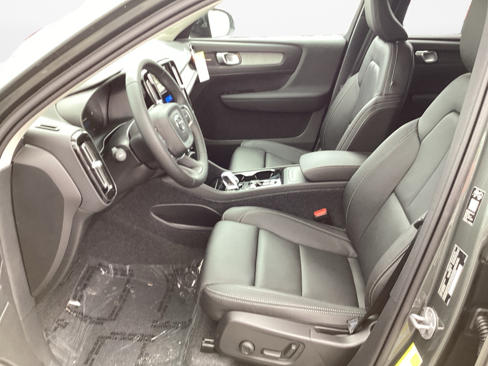YV4L12UC5T2816637 2026 Volvo XC40 Plus, B5 AWD Gas (mild hybrid), Dark