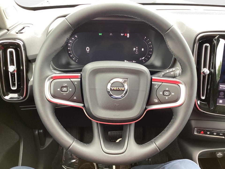 YV4L12UC5T2816637 2026 Volvo XC40 Plus, B5 AWD Gas (mild hybrid), Dark