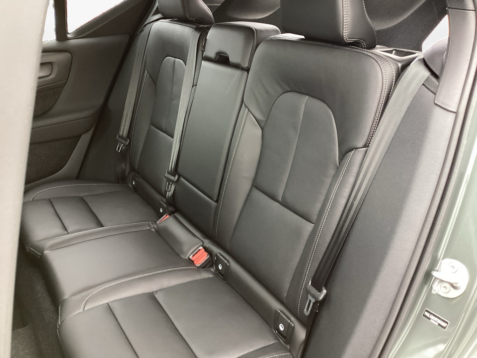 YV4L12UC5T2816637 2026 Volvo XC40 Plus, B5 AWD Gas (mild hybrid), Dark