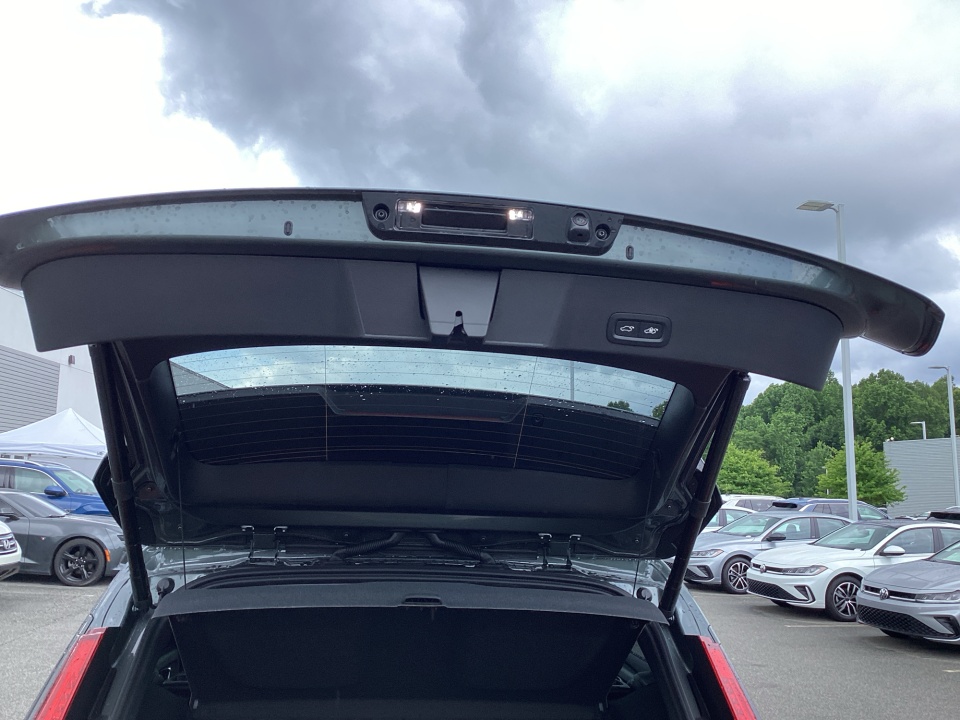 YV4L12UC5T2816637 2026 Volvo XC40 Plus, B5 AWD Gas (mild hybrid), Dark