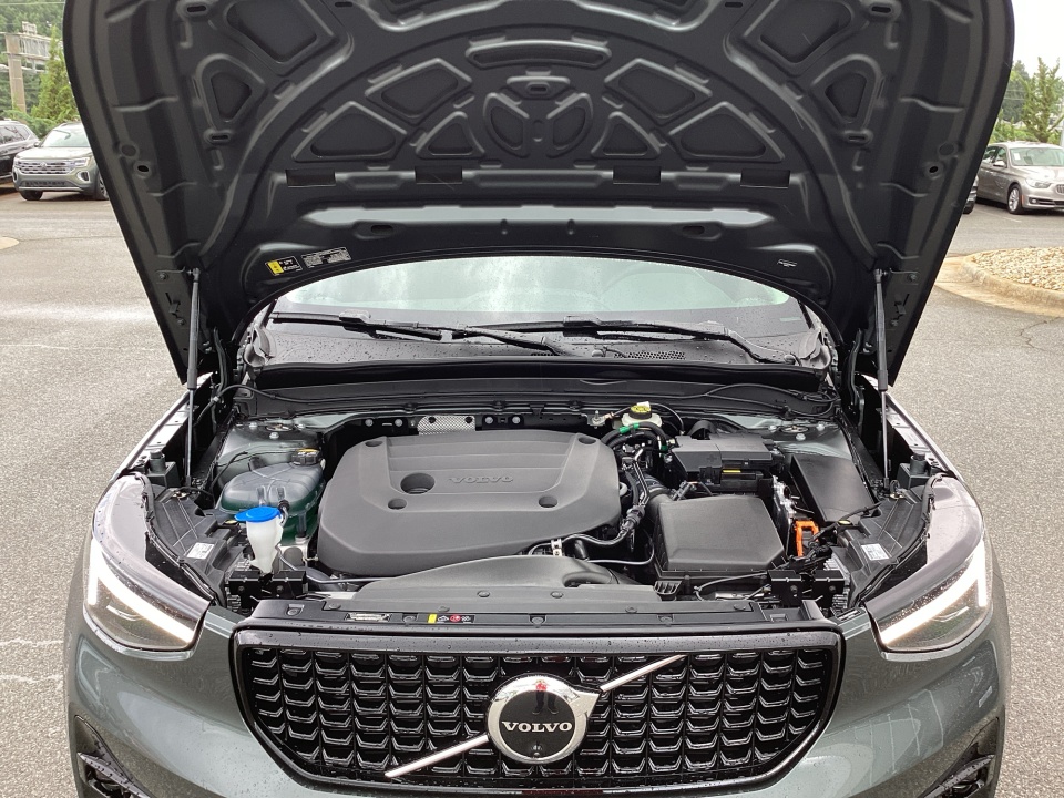 YV4L12UC5T2816637 2026 Volvo XC40 Plus, B5 AWD Gas (mild hybrid), Dark