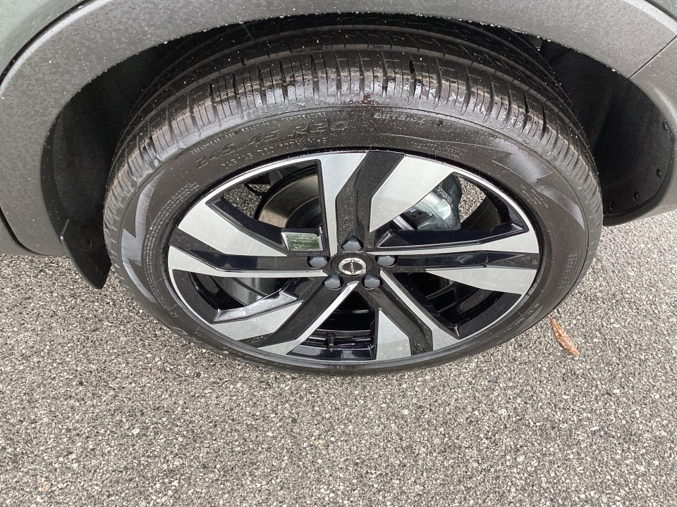 YV4L12UC5T2816637 2026 Volvo XC40 Plus, B5 AWD Gas (mild hybrid), Dark