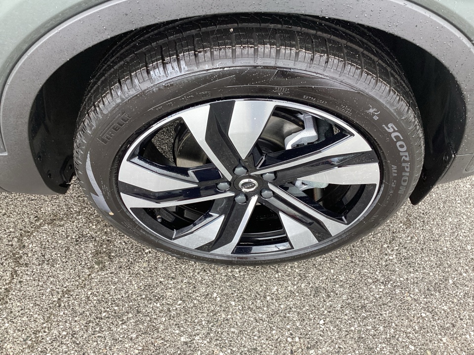 YV4L12UC5T2816637 2026 Volvo XC40 Plus, B5 AWD Gas (mild hybrid), Dark