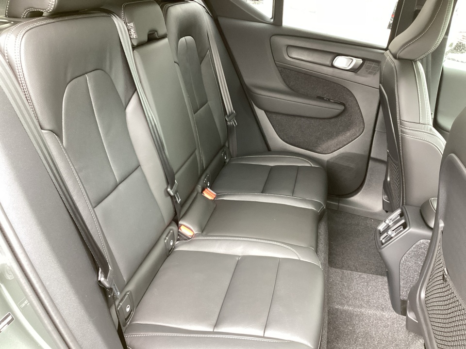 YV4L12UC5T2816637 2026 Volvo XC40 Plus, B5 AWD Gas (mild hybrid), Dark
