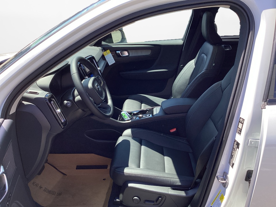 YV4L12UC9T2811621 2026 Volvo XC40 Plus