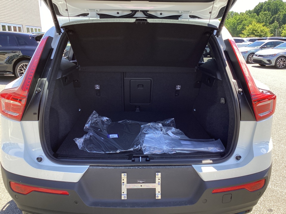 YV4L12UC9T2811621 2026 Volvo XC40 Plus