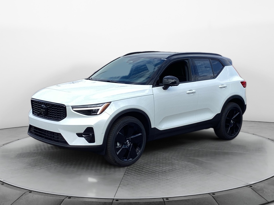 2026 Volvo XC40 Black Edition Ultra, B5 AWD Gas (mild hybrid)