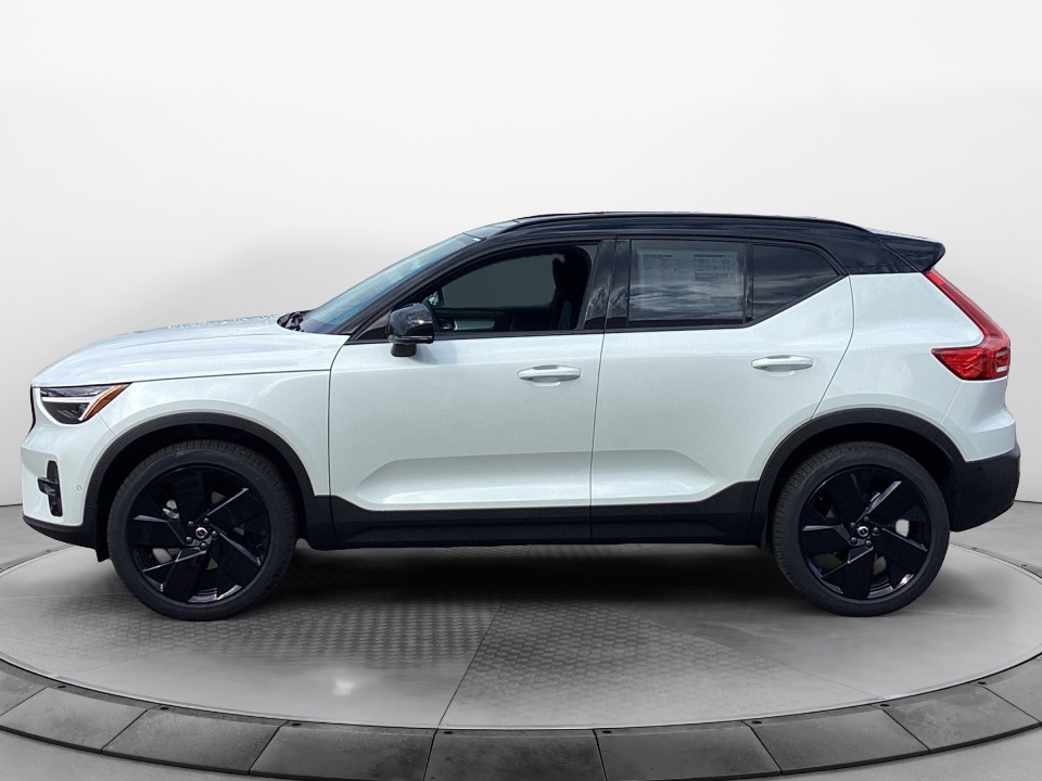YV4L12UD0T2767209 2026 Volvo XC40 Black Edition Ultra, B5 AWD Gas (mild hybrid)