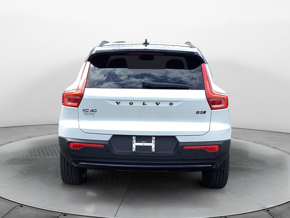 YV4L12UD0T2767209 2026 Volvo XC40 Black Edition Ultra, B5 AWD Gas (mild hybrid)