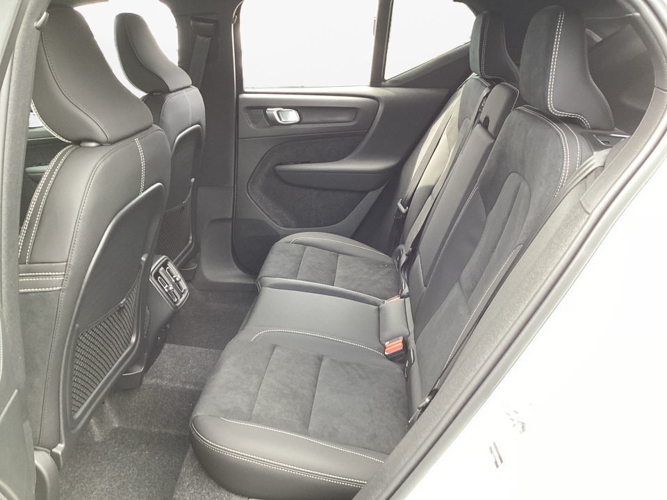 YV4L12UD0T2767209 2026 Volvo XC40 Black Edition Ultra, B5 AWD Gas (mild hybrid)