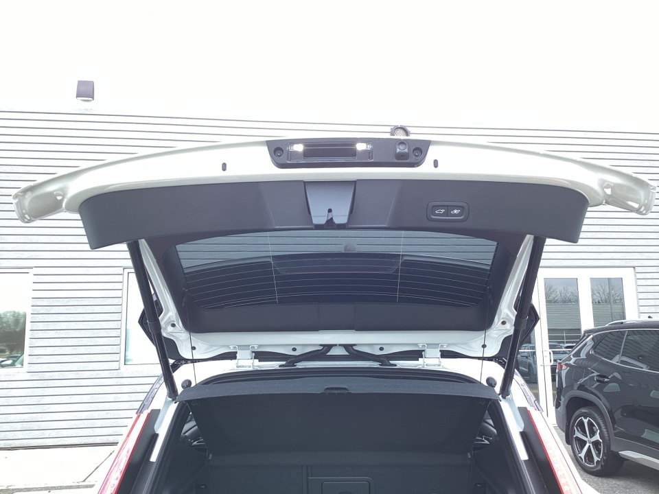 YV4L12UD0T2767209 2026 Volvo XC40 Black Edition Ultra, B5 AWD Gas (mild hybrid)