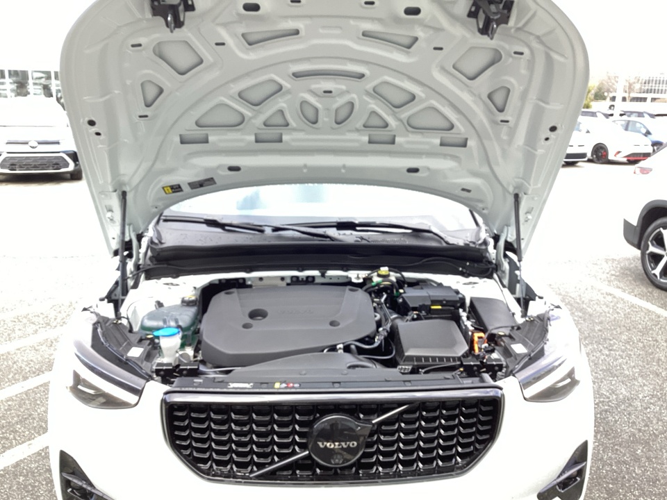 YV4L12UD0T2767209 2026 Volvo XC40 Black Edition Ultra, B5 AWD Gas (mild hybrid)