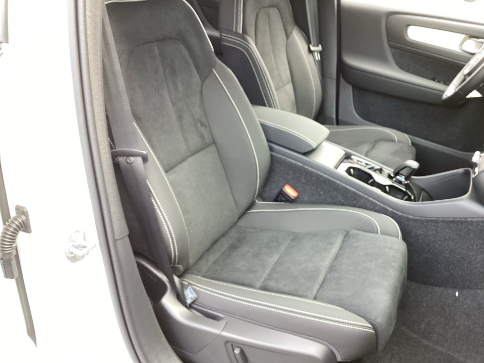 YV4L12UD0T2767209 2026 Volvo XC40 Black Edition Ultra, B5 AWD Gas (mild hybrid)