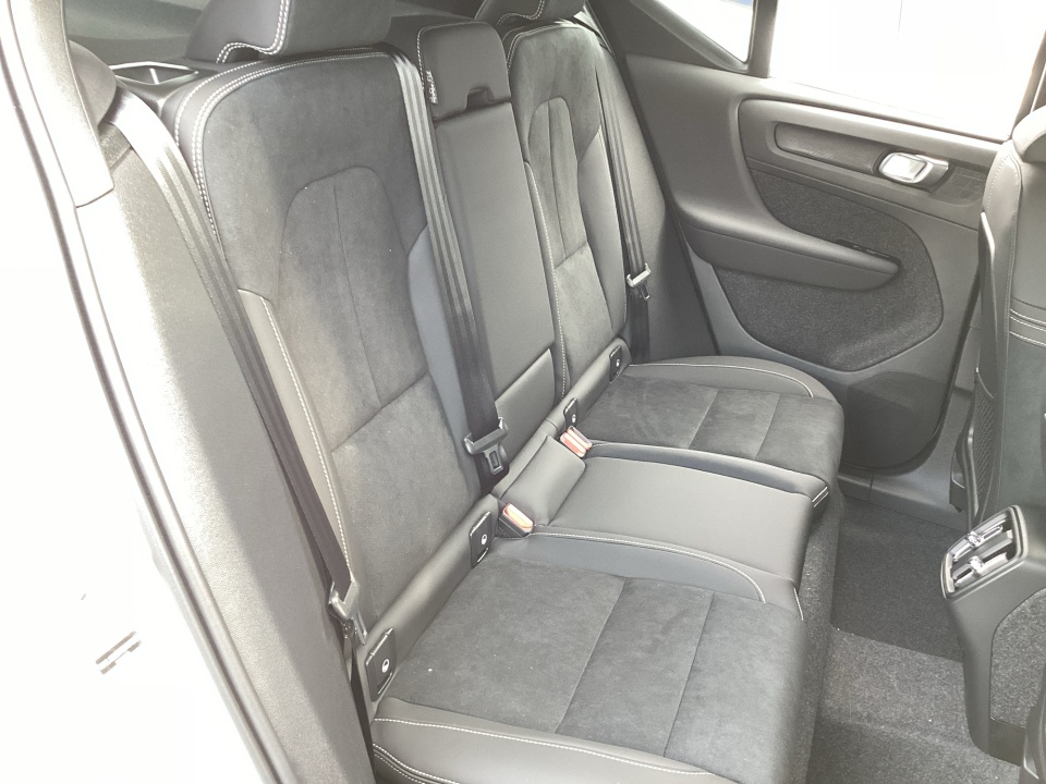 YV4L12UD0T2767209 2026 Volvo XC40 Black Edition Ultra, B5 AWD Gas (mild hybrid)