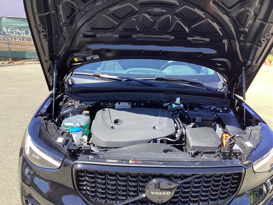 YV4L12UD5T2802553 2026 Volvo XC40 Black Edition Ultra, B5 AWD Gas (mild hybrid)