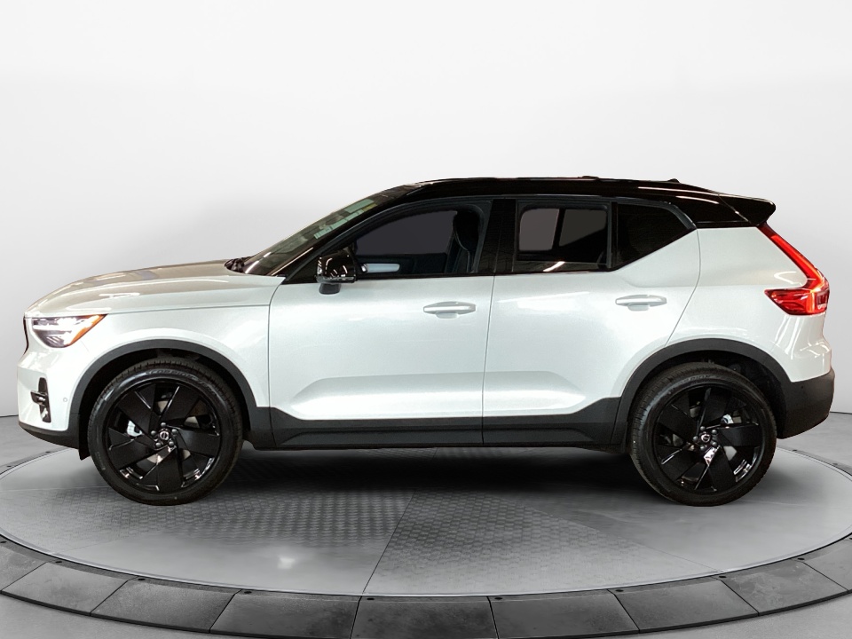 YV4L12UD9T2818612 2026 Volvo XC40 Ultra Black Edition
