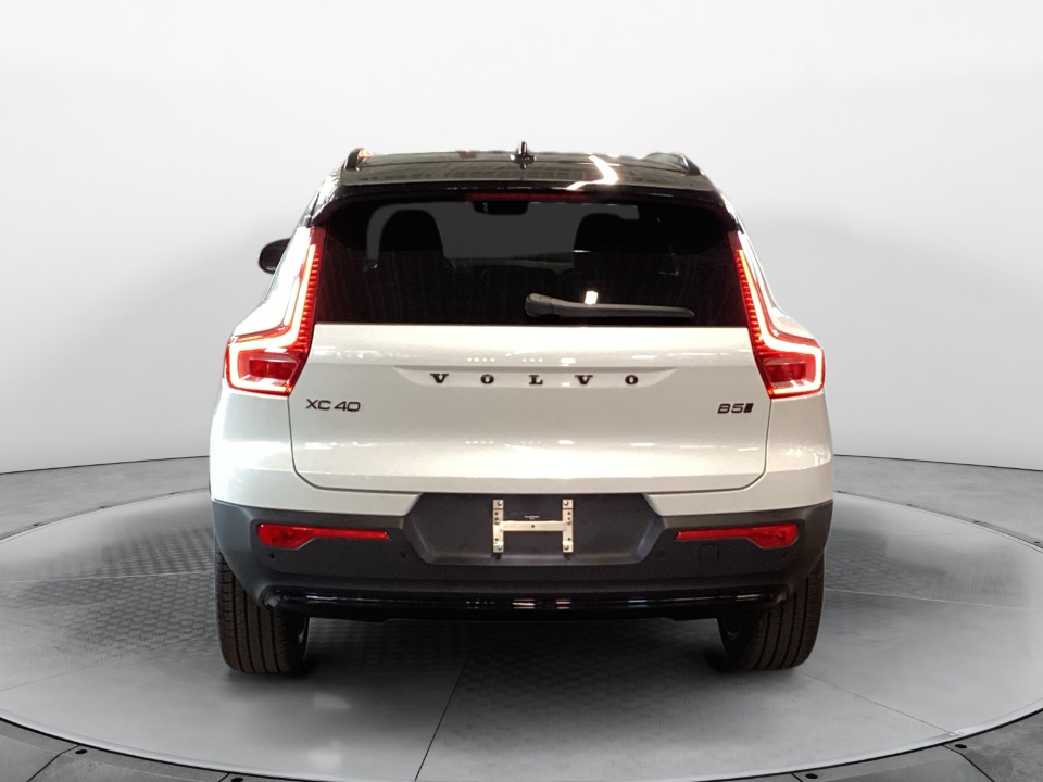 YV4L12UD9T2818612 2026 Volvo XC40 Ultra Black Edition