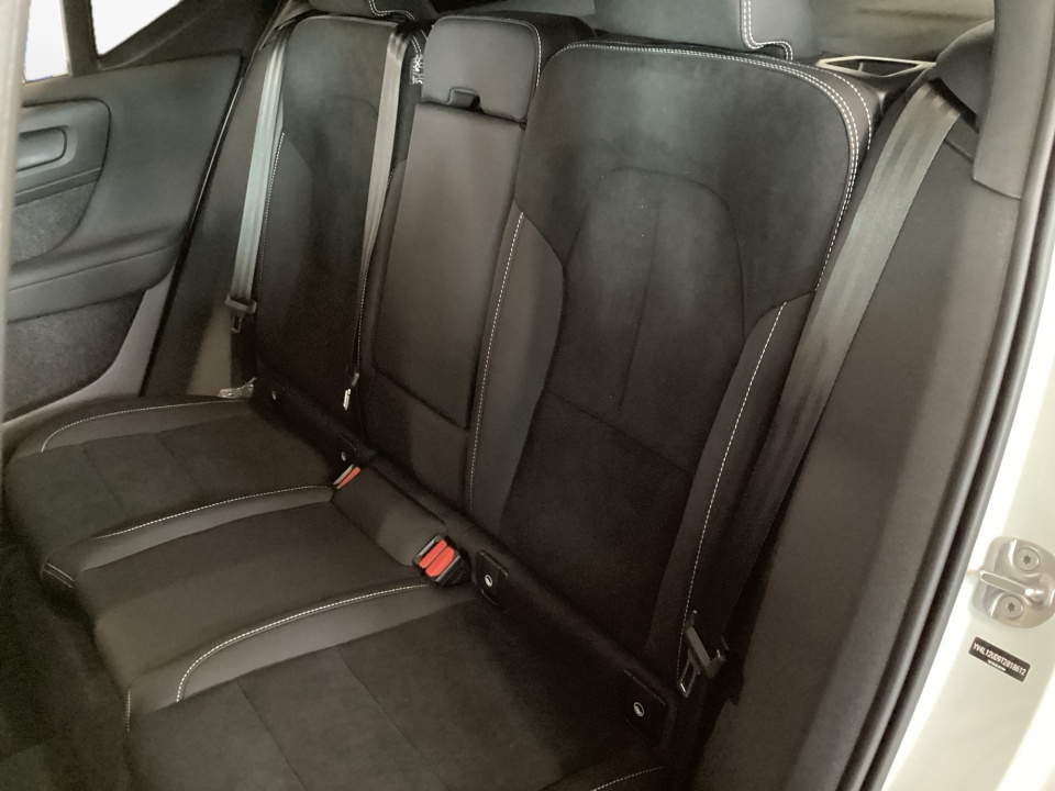 YV4L12UD9T2818612 2026 Volvo XC40 Ultra Black Edition