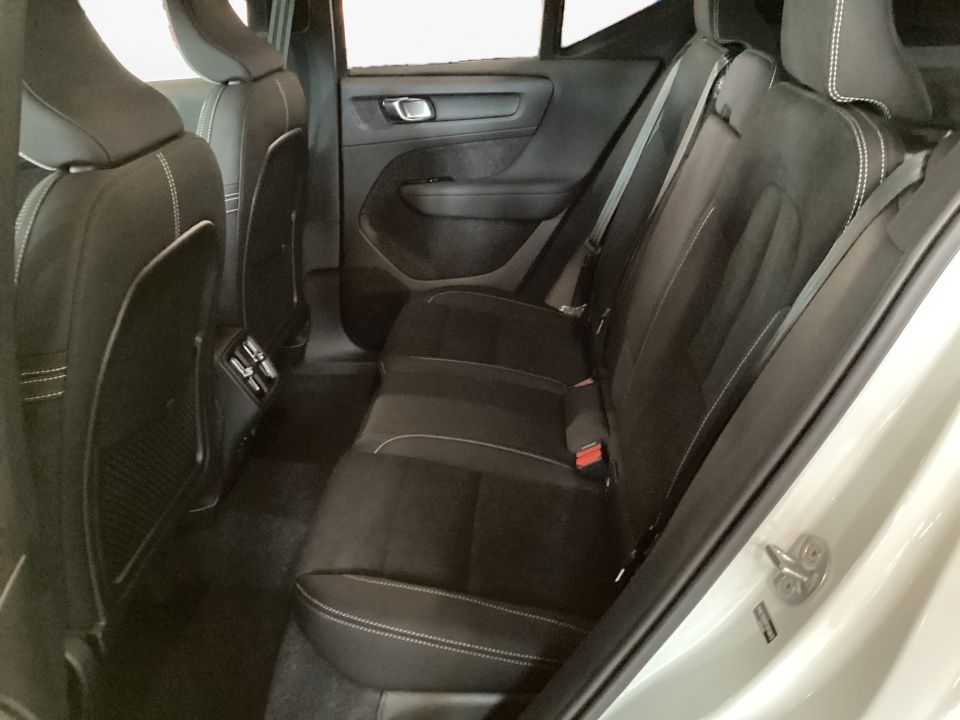 YV4L12UD9T2818612 2026 Volvo XC40 Ultra Black Edition