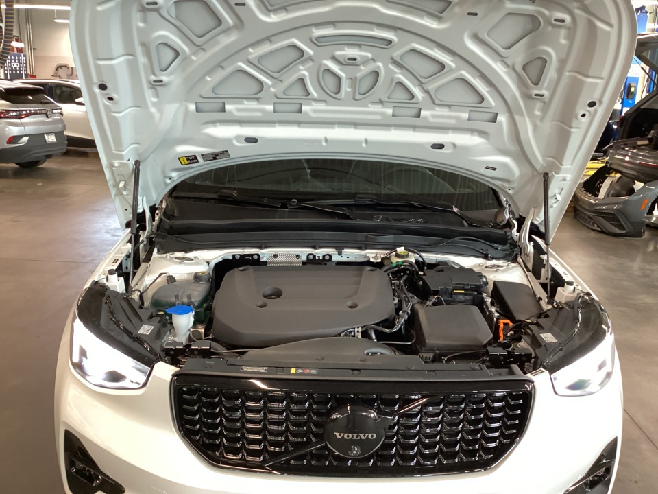 YV4L12UD9T2818612 2026 Volvo XC40 Ultra Black Edition