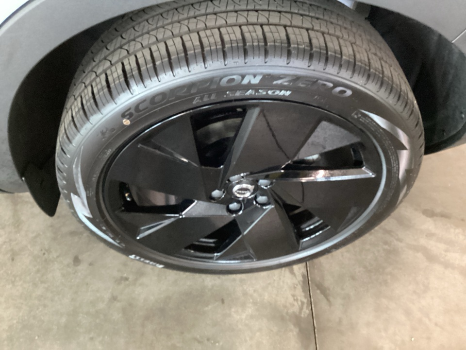 YV4L12UD9T2818612 2026 Volvo XC40 Ultra Black Edition