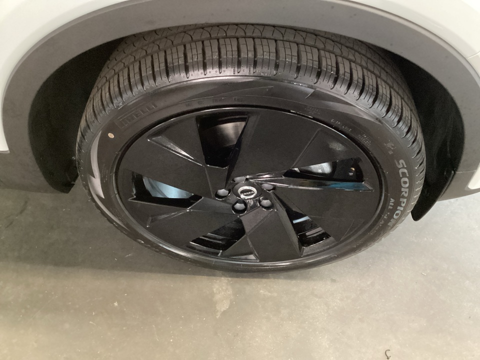 YV4L12UD9T2818612 2026 Volvo XC40 Ultra Black Edition