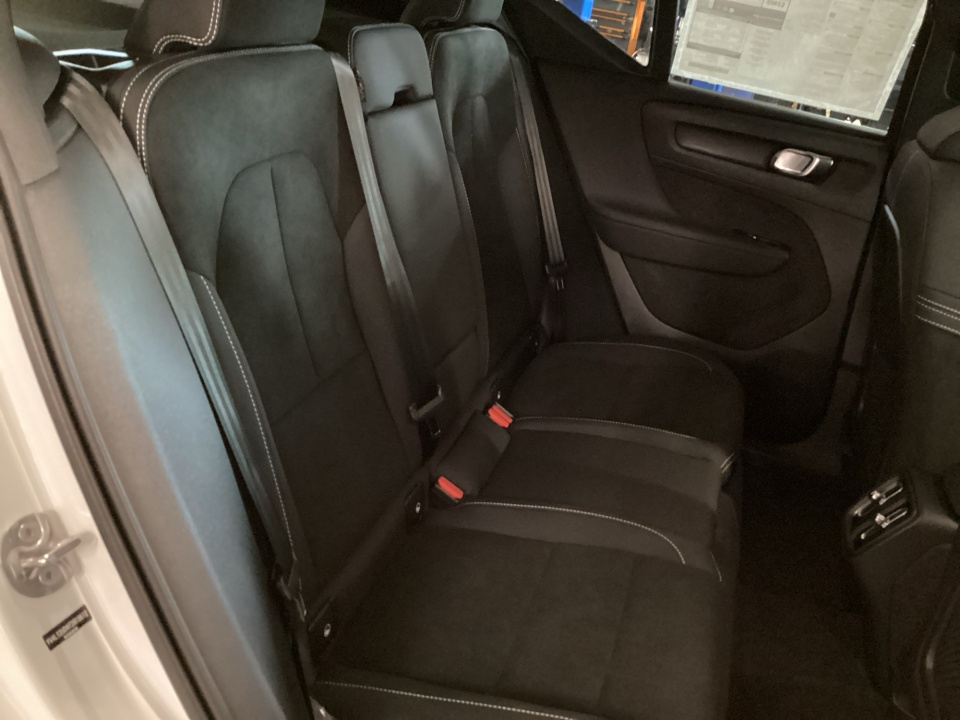 YV4L12UD9T2818612 2026 Volvo XC40 Ultra Black Edition