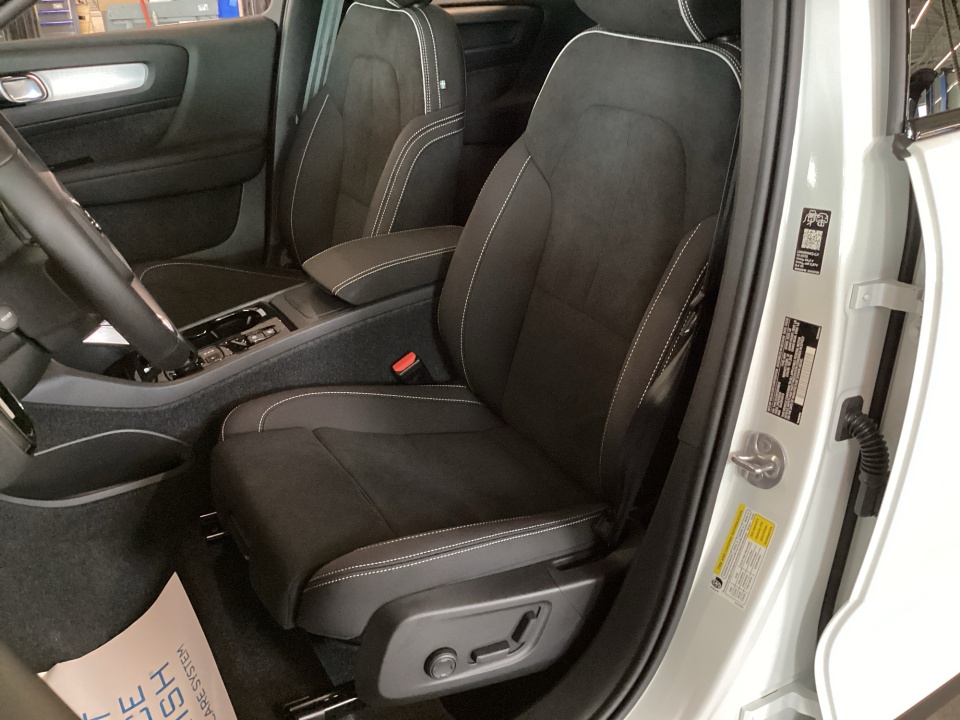YV4L12UD9T2818612 2026 Volvo XC40 Ultra Black Edition