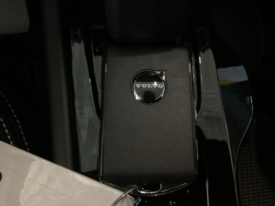 YV4L12UD9T2818612 2026 Volvo XC40 Ultra Black Edition