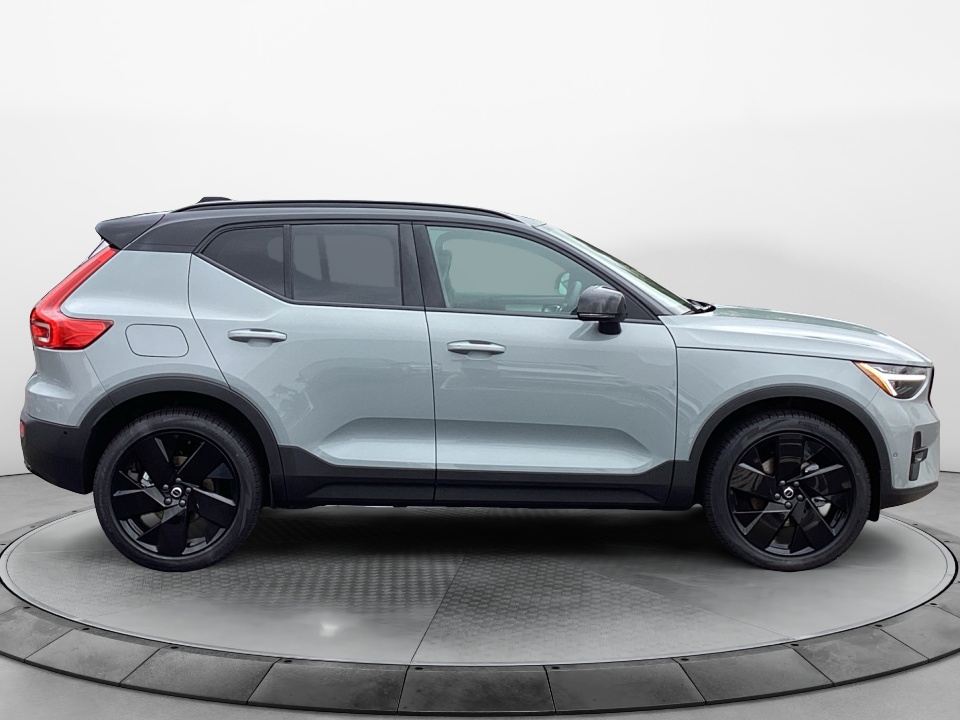 YV4L12UDXT2851439 2026 Volvo XC40 Ultra Black Edition