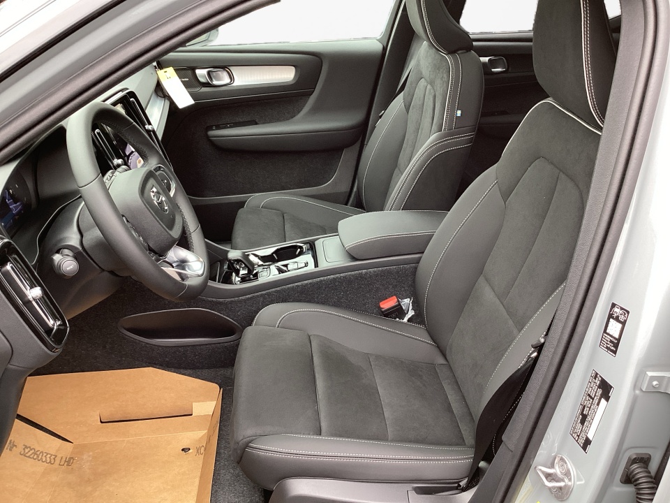 YV4L12UDXT2851439 2026 Volvo XC40 Ultra Black Edition