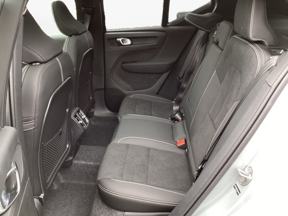 YV4L12UDXT2851439 2026 Volvo XC40 Ultra Black Edition